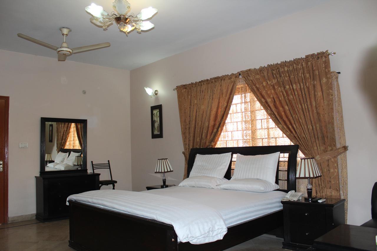 Luxury Inn Karachi Exterior photo