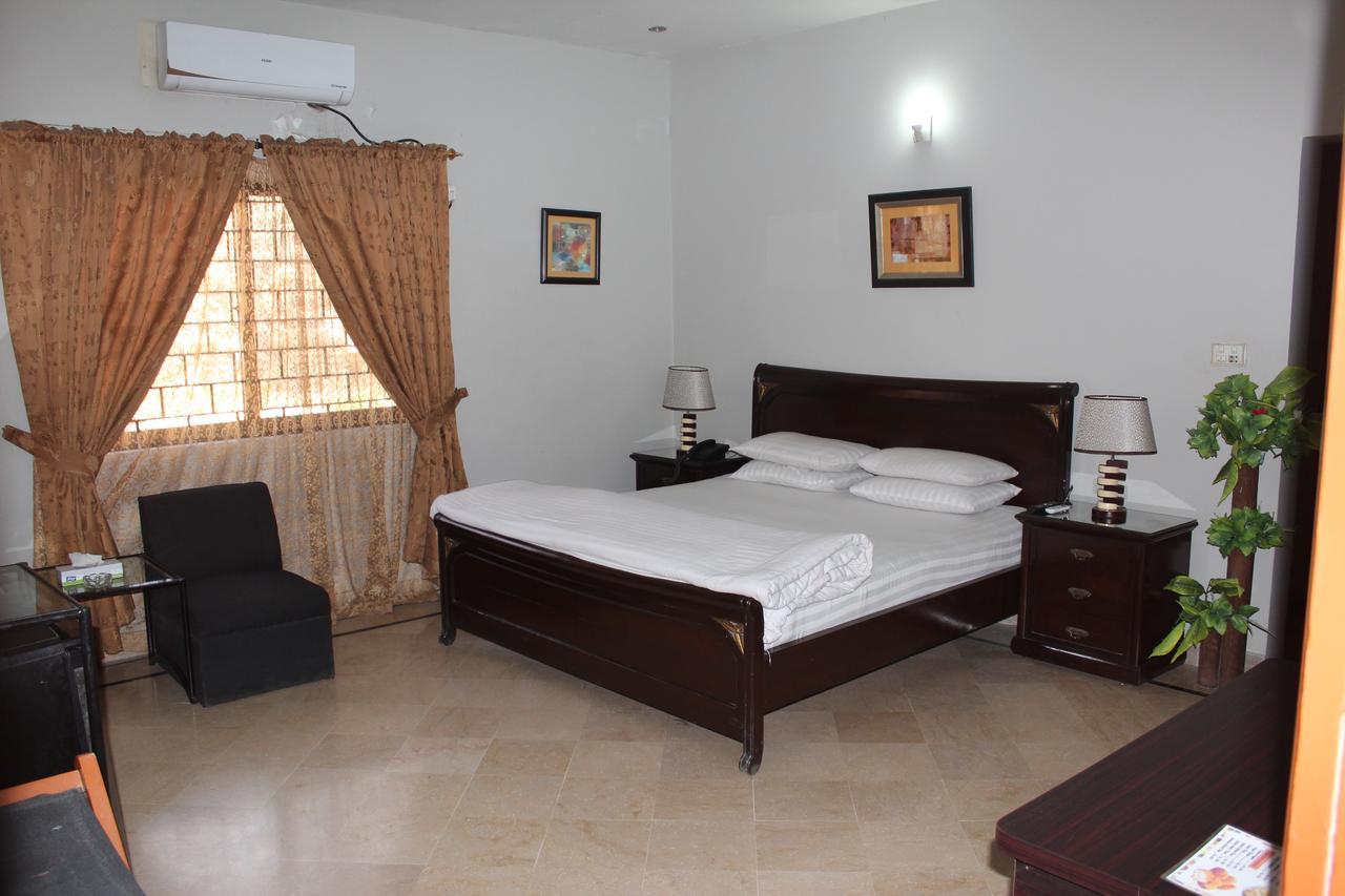 Luxury Inn Karachi Exterior photo