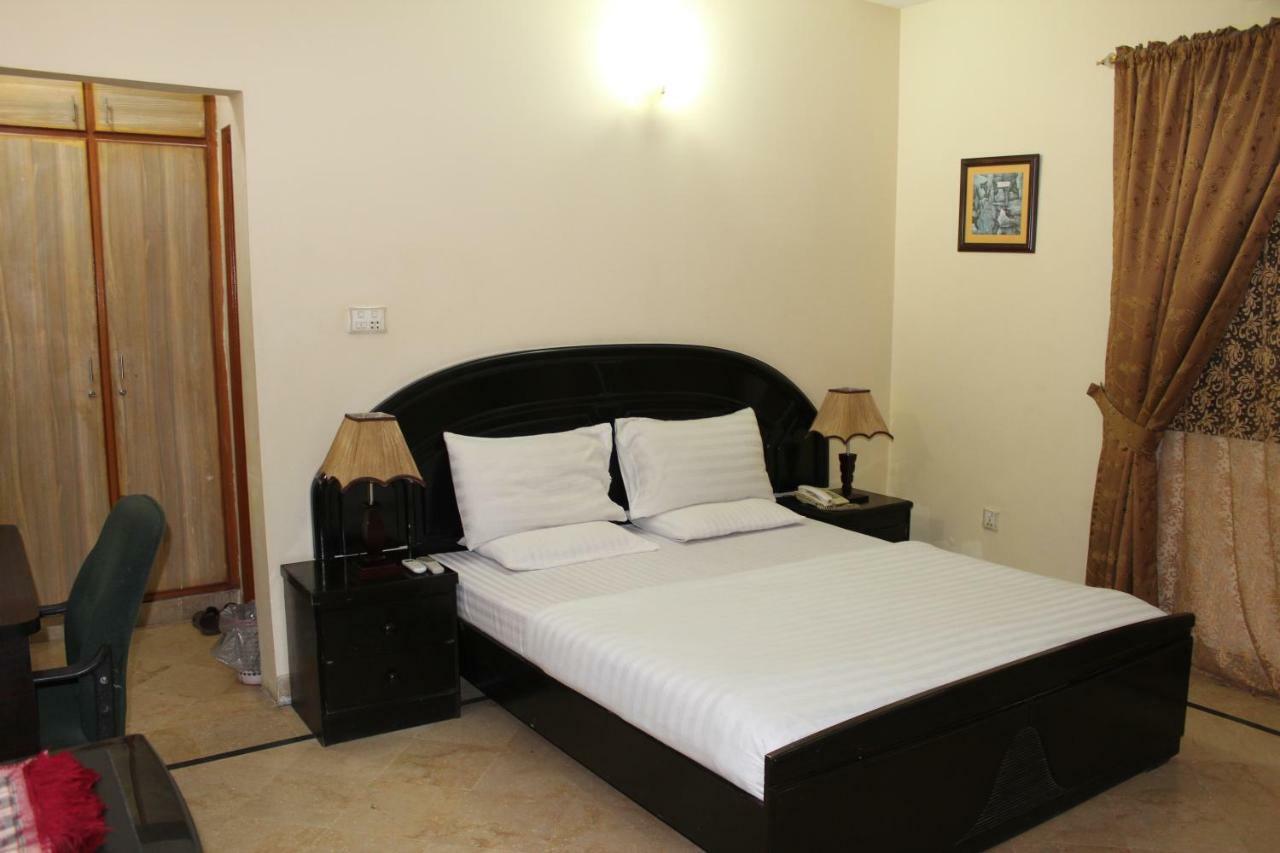 Luxury Inn Karachi Exterior photo
