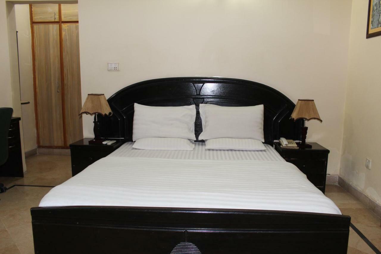 Luxury Inn Karachi Exterior photo