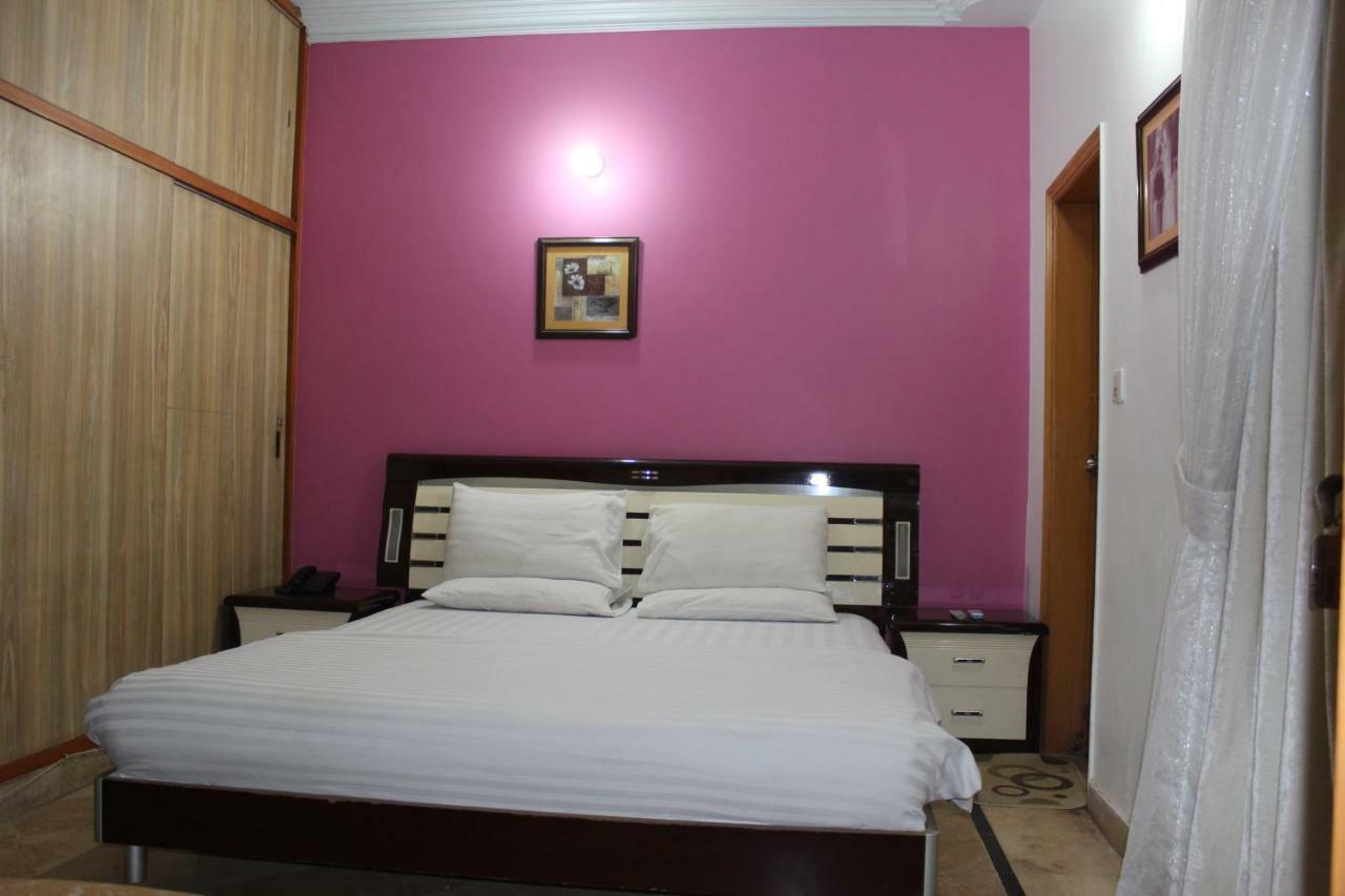 Luxury Inn Karachi Exterior photo