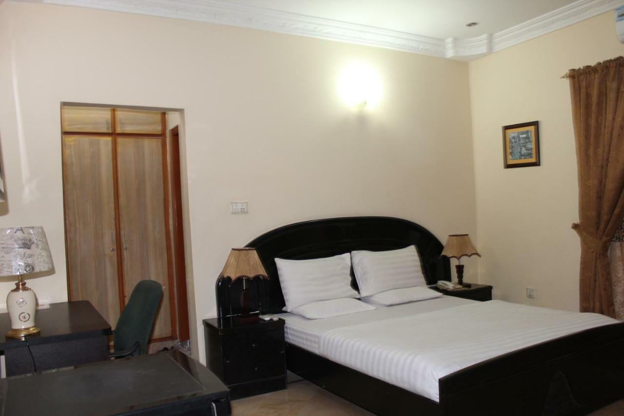 Luxury Inn Karachi Exterior photo