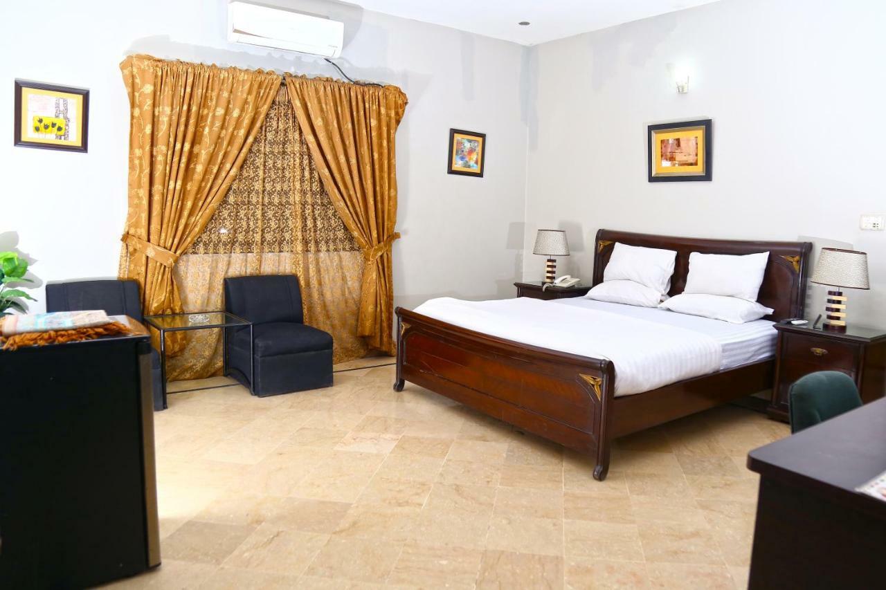 Luxury Inn Karachi Exterior photo