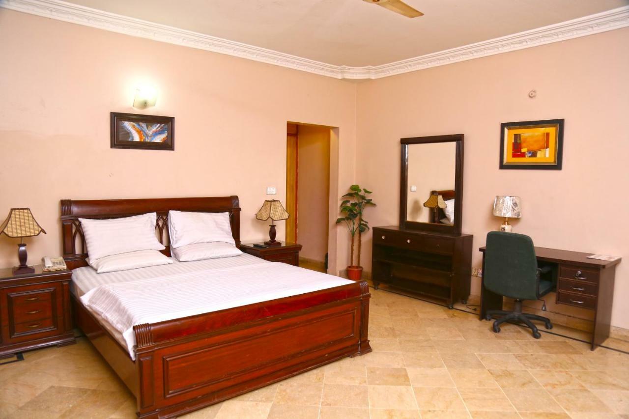 Luxury Inn Karachi Exterior photo